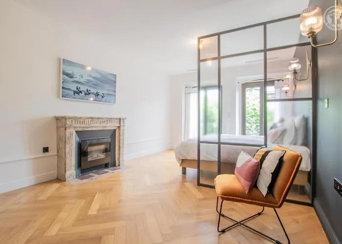 Astoria Hausmannien アパート *