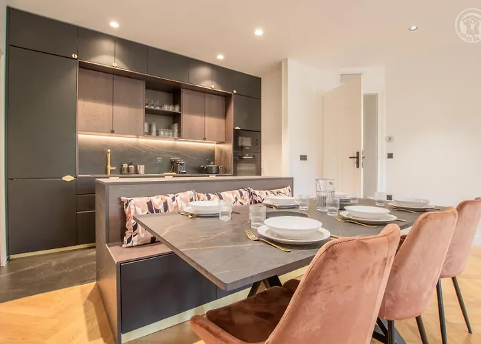 Astoria Hausmannien エクスレバン