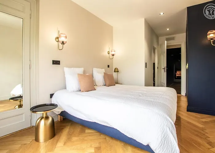 Astoria Hausmannien エクスレバン