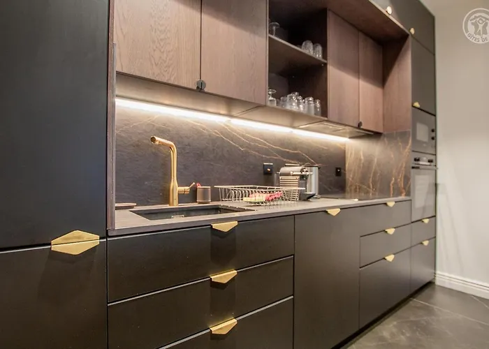 Astoria Hausmannien * エクスレバン