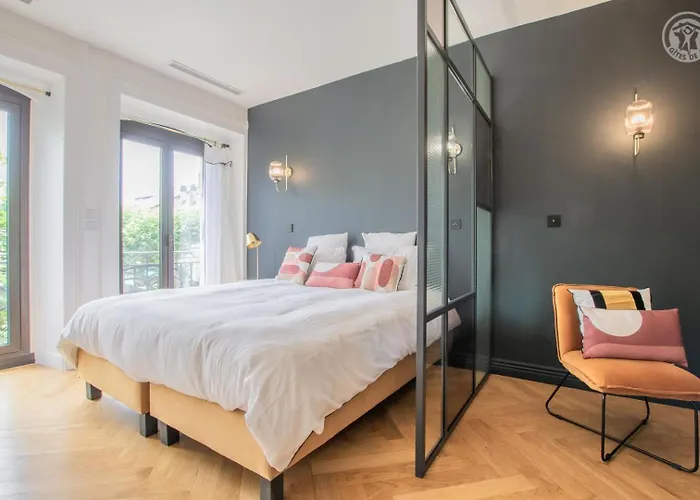 Astoria Hausmannien アパート *